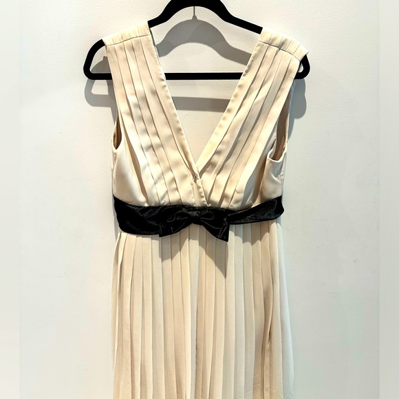 BCBG Cléo & Max beautiful elegant dress cream dress - Picture 2 of 6